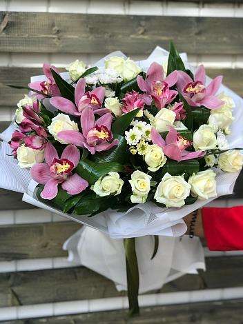 Букет цветов из: Розы и Хризантемы в Староюрьево