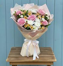Букет цветов из:  Гвоздики, Орхидеи и Розы в Староюрьево