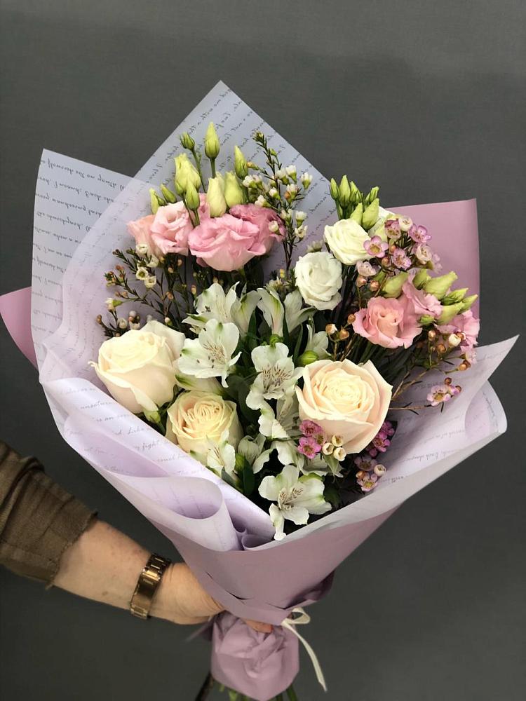 Букет цветов из: Альстромерии, Розы и Лизиантусы в Староюрьево