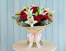 Букет цветов из:  Лилии и Розы в Староюрьево