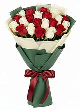 Букет Микс из красных и белых роз в Староюрьево