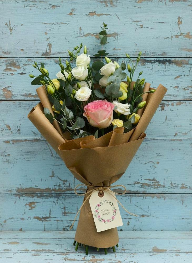 Букет цветов из: Розы и Лизиантусы в Староюрьево