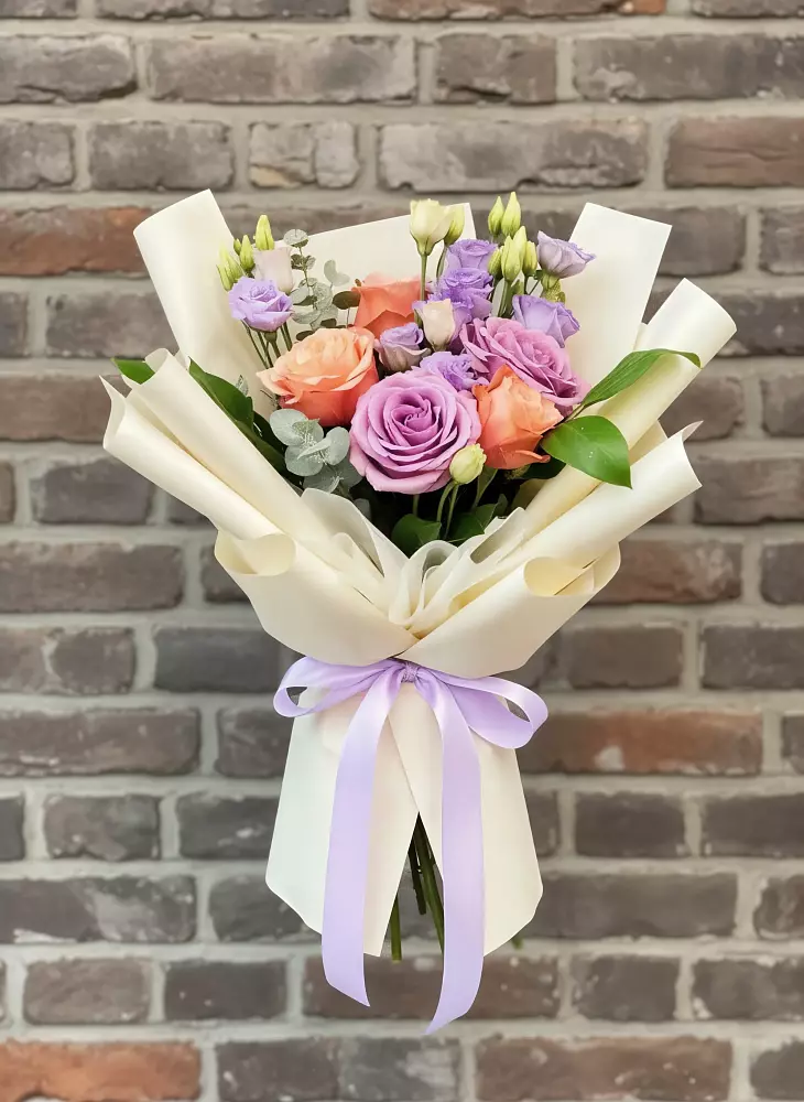 Букет цветов из: Лизиантусы и Розы в Староюрьево