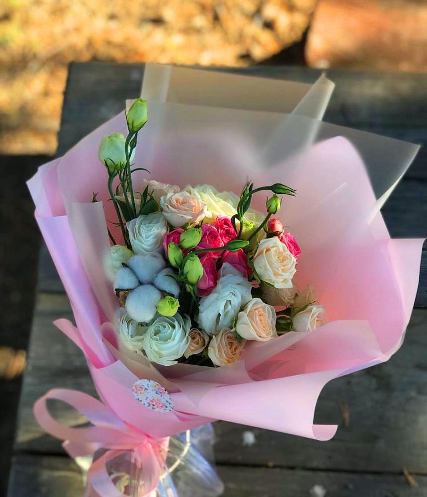 Букет цветов из: Розы и Лизиантусы в Староюрьево