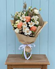 Букет цветов из:  Альстромерии, Лизиантусы, Розы и Хризантемы в Староюрьево