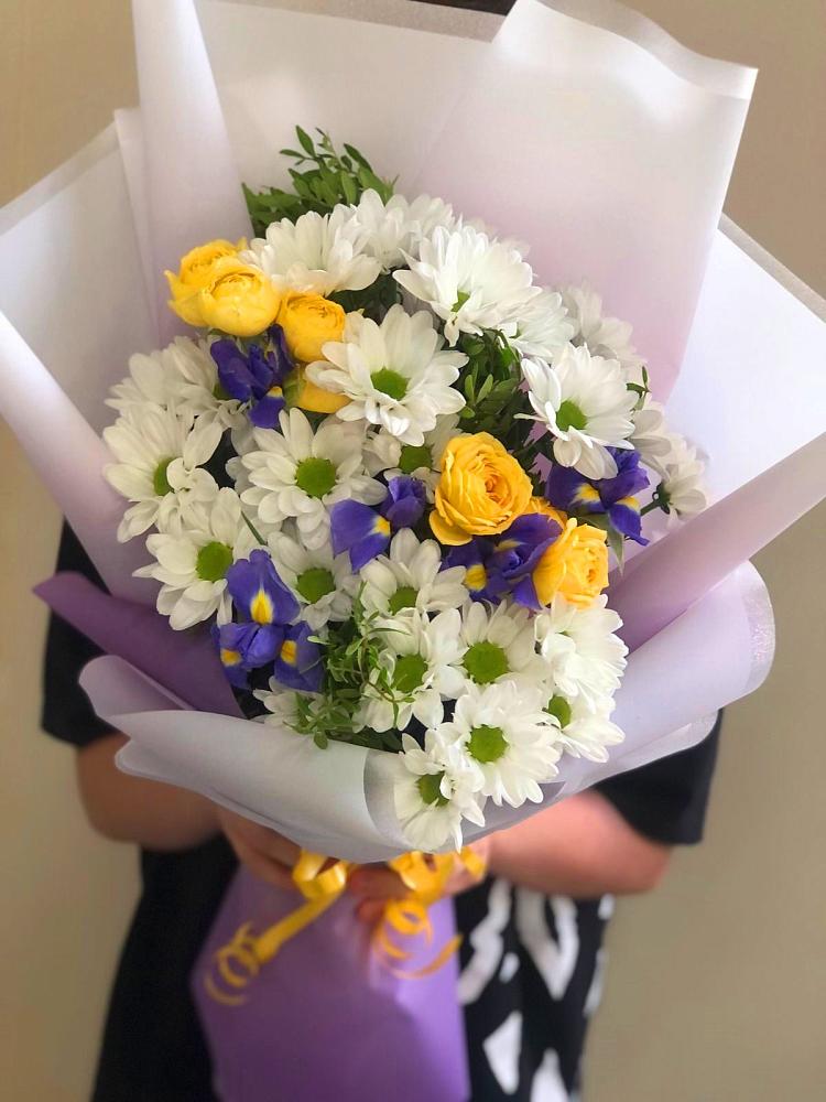 Букет цветов из: Ирисы, Хризантемы и Розы в Староюрьево