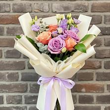 Букет цветов из:  Лизиантусы и Розы в Староюрьево