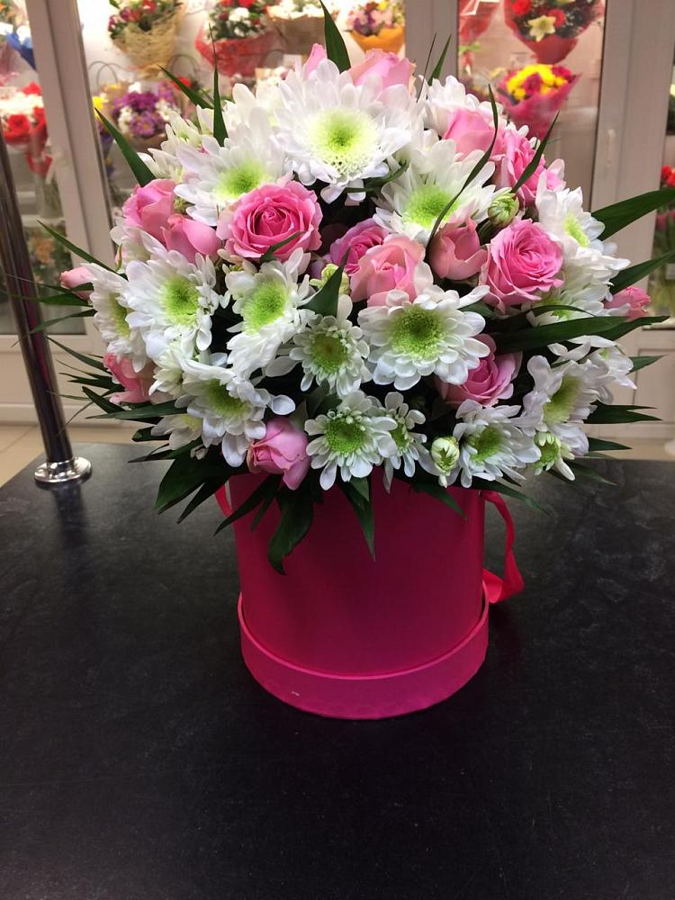 Цветочная композиция из Розы и Хризантемы в шляпной коробке в Староюрьево