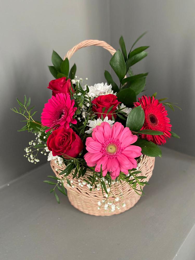 Цветочная композиция из Розы, Хризантемы и Герберы в корзине в Староюрьево
